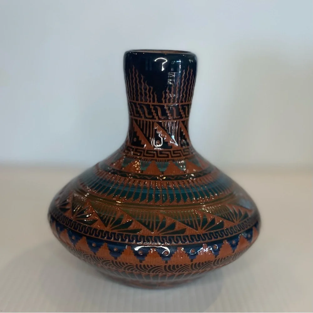 Pottery Vase SIGNED L. KING NAVAJO INTRICATE PATTERN~TRIBAL~SOUTHWESTERN